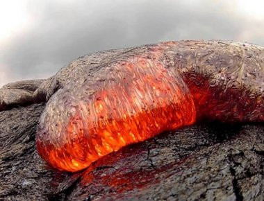 Βίντεο: Λάβα «καταπίνει» GoPro κάμερα η οποία συνεχίζει να καταγράφει με 1000 °C